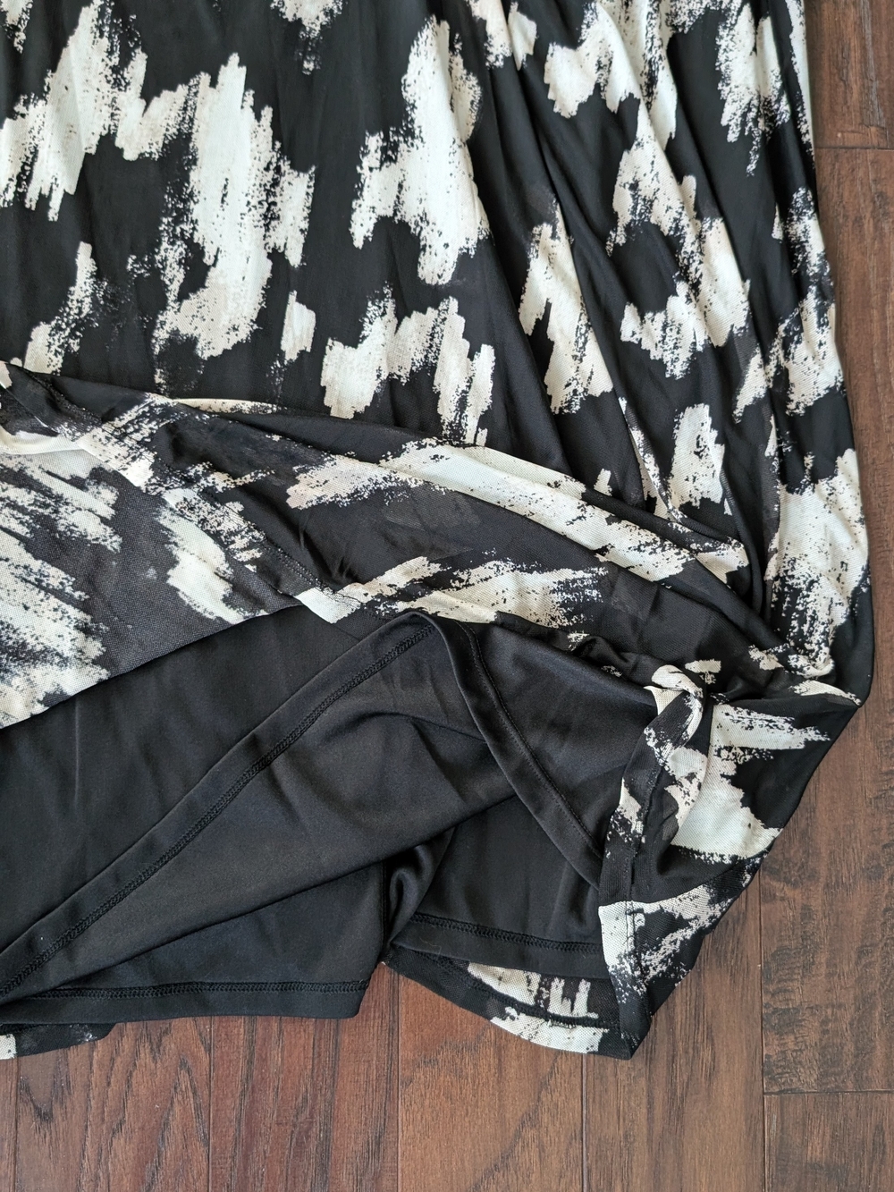 NEW DKNY Sleeveless Black and Cream Abstract Print Mesh Maxi Dress - Picture 11 of 16